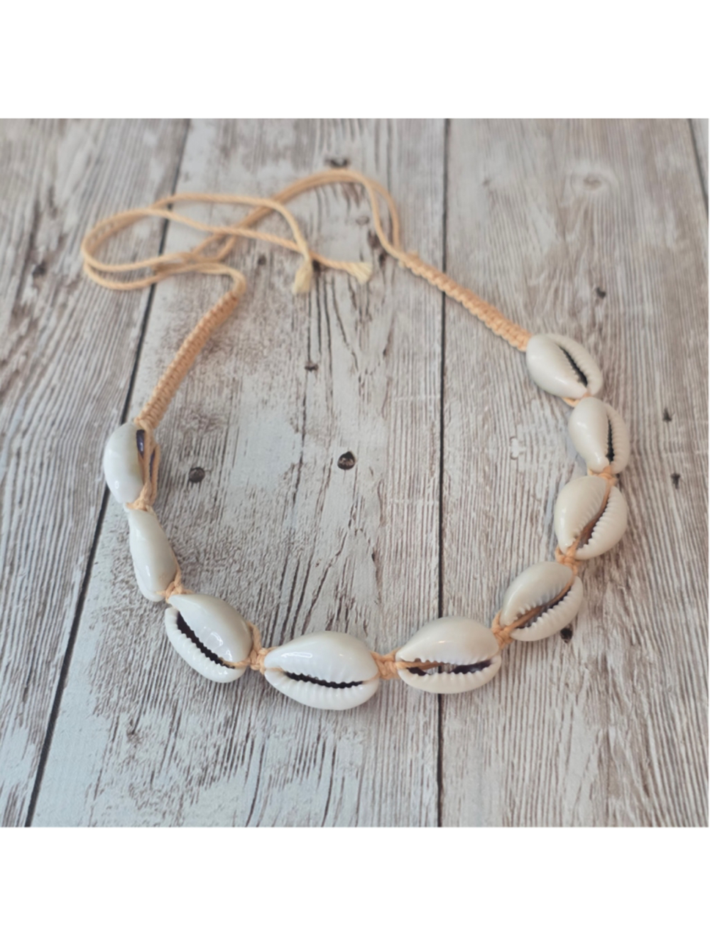 Women's Unbranded Cowrie Shell Necklace Beige White